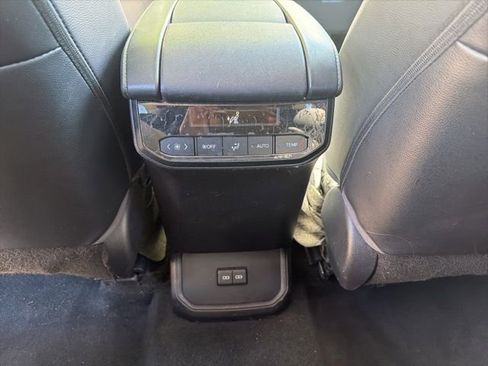 Used 2023 Toyota Highlander XLE FWD image 14