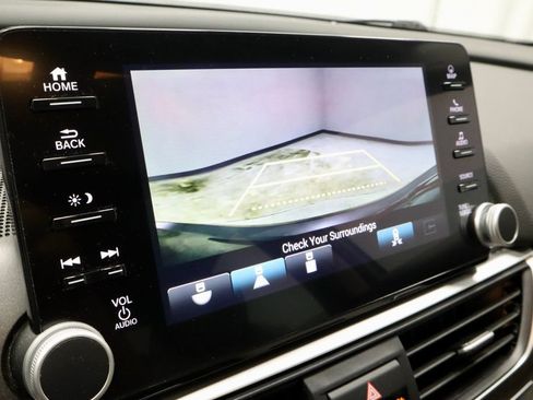 Used 2020 Honda Accord Touring image 2
