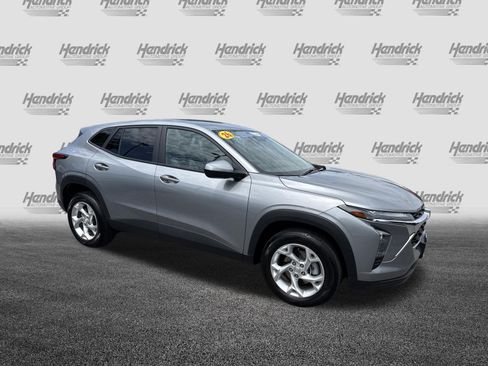 Used 2026 Chevrolet Trax LS w/ LS Convenience Package FWD image 2
