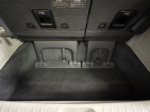 Used 2019 Kia Sedona SX image 35