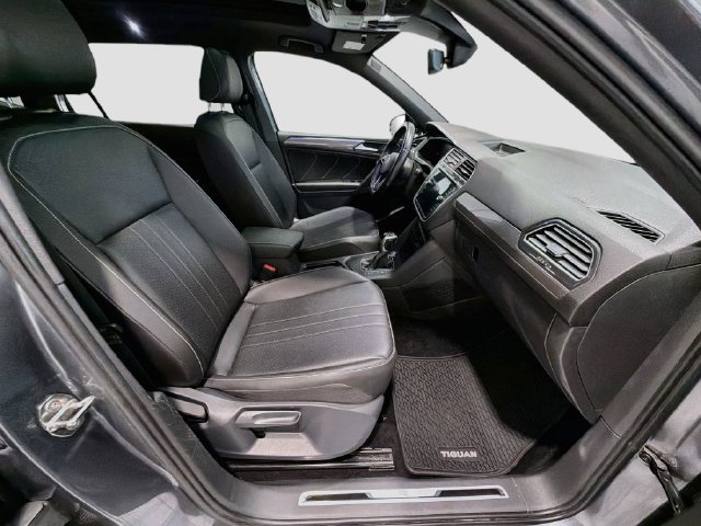 Used 2022 Volkswagen Tiguan SE R-Line FWD image 23