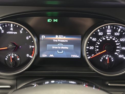 Used 2024 Kia Carnival LX FWD image 16