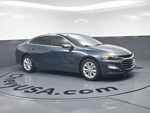 Used 2019 Chevrolet Malibu LT FWD image 2