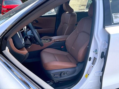 New 2026 Toyota Crown Signia image 9