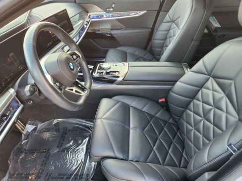 Used 2025 BMW 740i xDrive w/ Premium Package AWD/4WD image 7