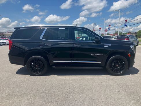 Used 2023 GMC Yukon SLT w/ SLT Premium Package AWD/4WD image 8