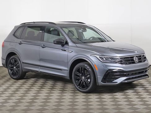 Used 2022 Volkswagen Tiguan SE R-Line AWD/4WD image 2