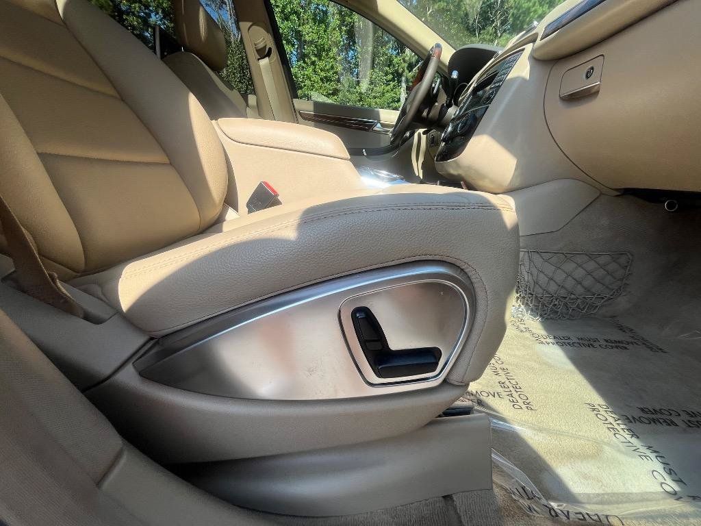Used 2011 Mercedes-Benz R 350 4MATIC image 40