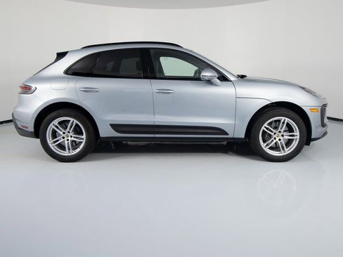 Certified 2025 Porsche Macan AWD/4WD image 11