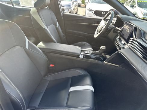 Used 2025 Toyota Camry SE image 13