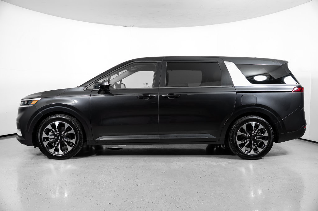 Used 2024 Kia Carnival EX FWD image 11