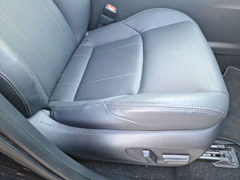 Used 2023 Toyota Venza Limited image 34