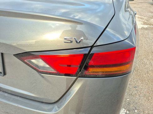Used 2022 Nissan Altima 2.5 SV FWD image 11