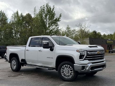 Used 2024 Chevrolet Silverado 2500 LTZ w/ LTZ Convenience Package AWD/4WD image 3