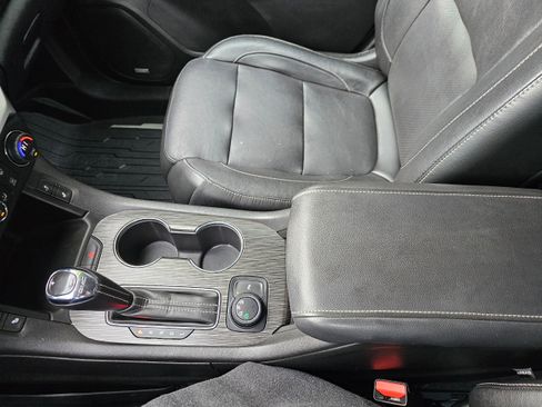 Used 2019 GMC Acadia SLT image 15