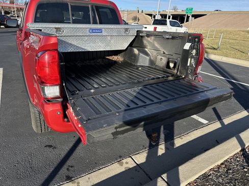 Used 2016 Toyota Tacoma TRD Off-Road image 31