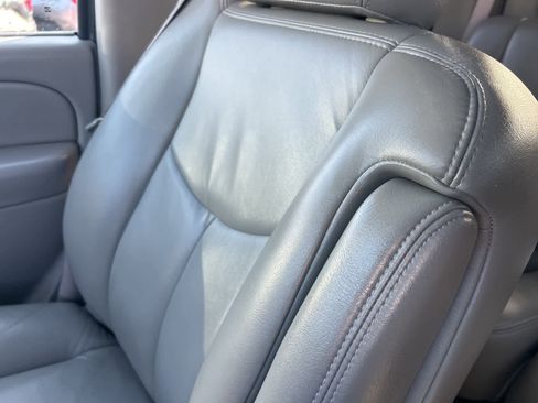 Used 2005 Chevrolet Avalanche Z71 w/ Sun And Sound Package image 52