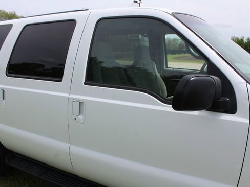 Used 2002 Ford Excursion XLT AWD/4WD image 6