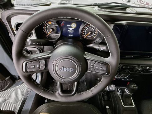 Used 2025 Jeep Wrangler Unlimited Sport AWD/4WD image 19