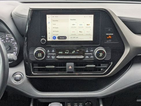 Used 2023 Toyota Highlander LE image 18