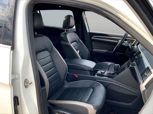 Used 2023 Volkswagen Atlas Cross Sport SEL Premium R-Line AWD/4WD image 9