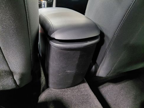 Used 2011 Chrysler 200 Touring image 34