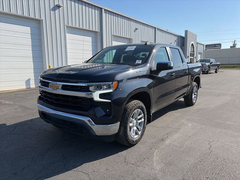 Used 2023 Chevrolet Silverado 1500 LT w/ Protection Package image 3