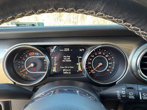 Used 2020 Jeep Wrangler Unlimited Sahara image 28