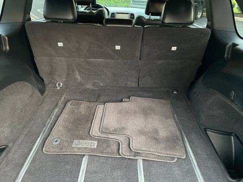 Used 2017 Jeep Grand Cherokee Limited image 26