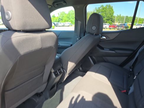 Used 2025 Chevrolet Equinox LT FWD image 10