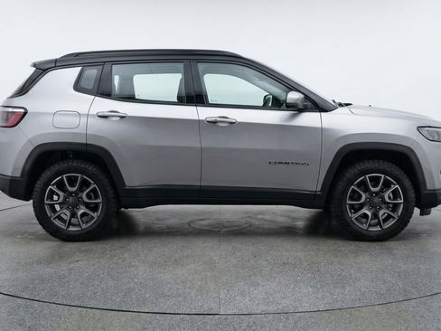 Used 2025 Jeep Compass Trailhawk AWD/4WD image 11