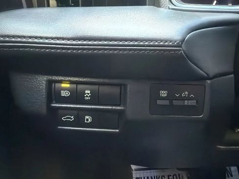 Used 2022 Toyota Avalon XLE FWD image 15