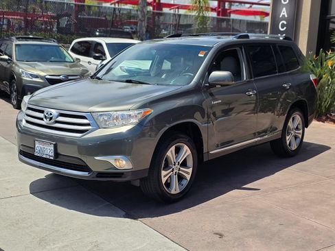 Used 2012 Toyota Highlander Limited w/ Tow Pkg FWD image 5