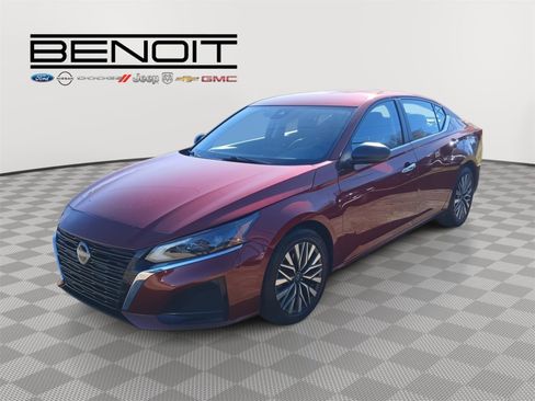 Used 2024 Nissan Altima 2.5 SV image 1