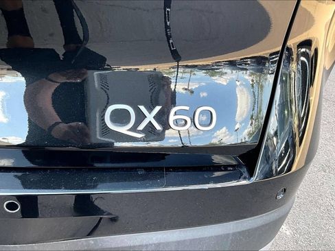 Used 2026 INFINITI QX60 Luxe w/ Family Package FWD image 8
