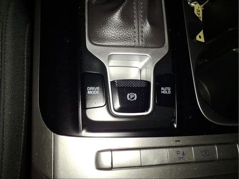 Used 2023 Kia Carnival LX image 22