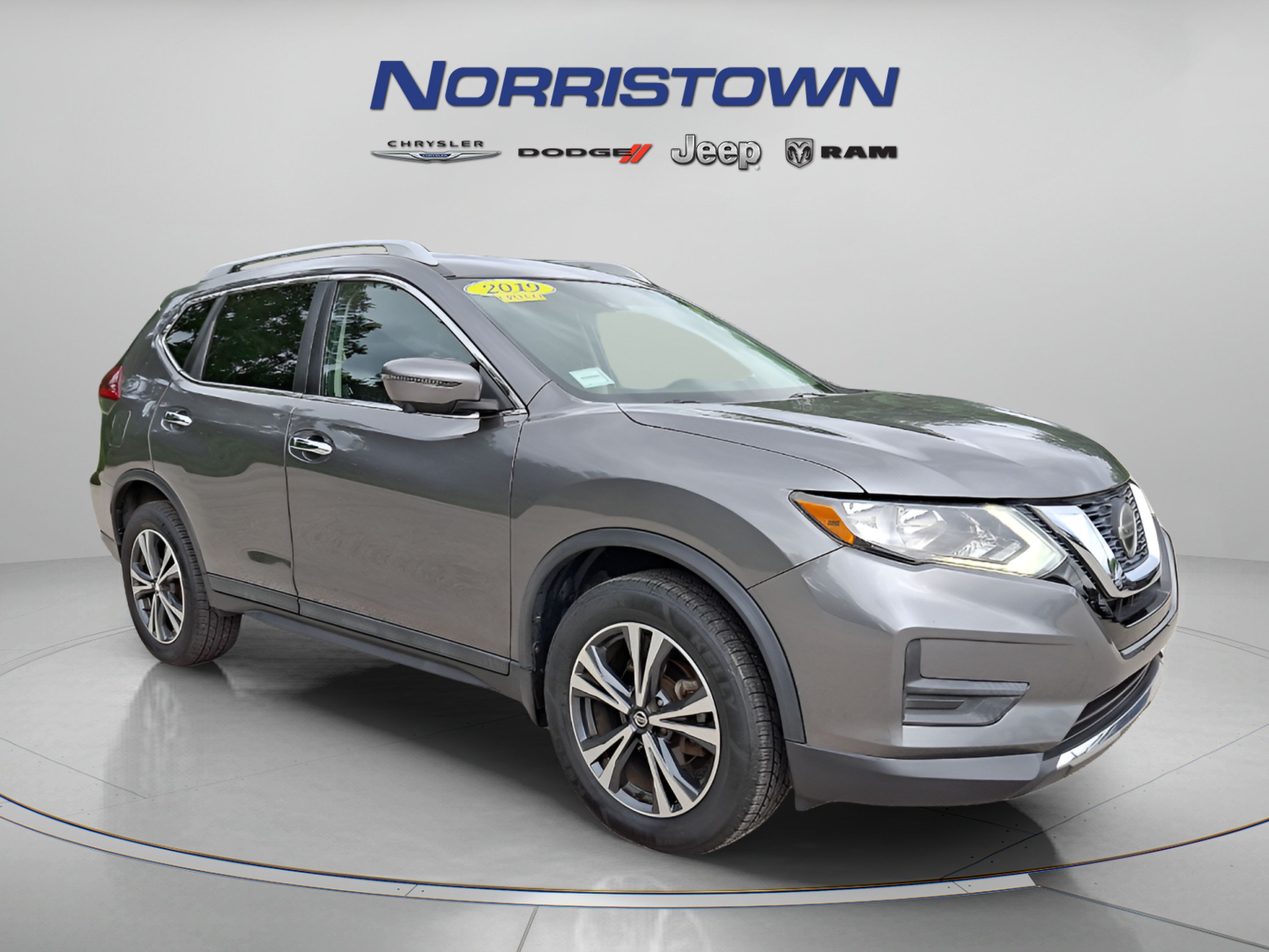 Used 2019 Nissan Rogue SV w/ Premium Package AWD/4WD image 1