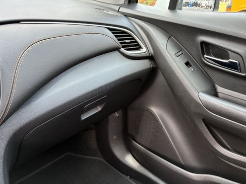 Used 2022 Chevrolet Trax LS w/ Tint and Cruise Package FWD image 32