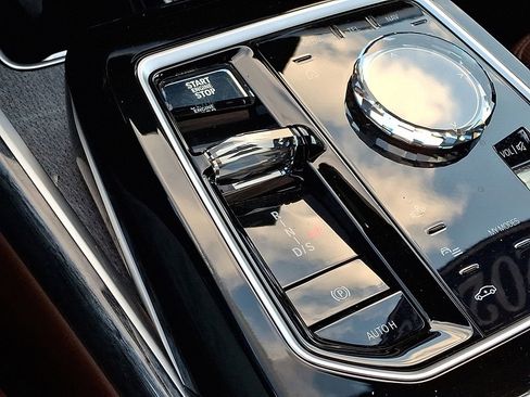 Certified 2023 BMW 760i xDrive AWD/4WD image 18