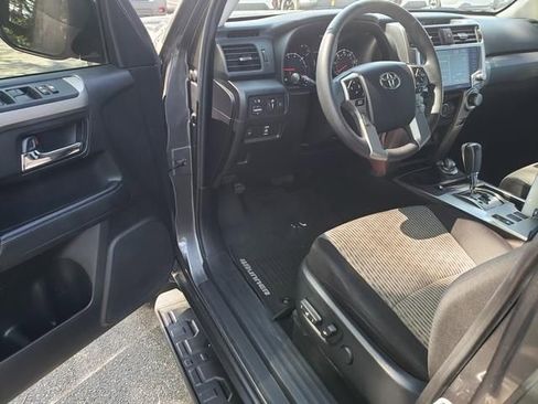 Used 2020 Toyota 4Runner SR5 AWD/4WD image 10