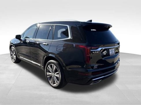 Used 2025 Cadillac XT6 Premium Luxury image 7