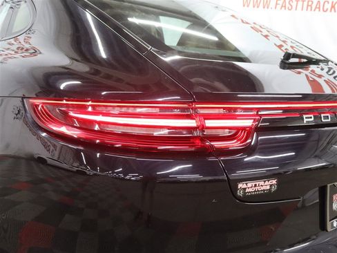 Used 2020 Porsche Panamera image 10