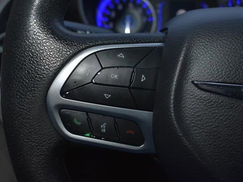 Used 2020 Chrysler Voyager L image 18