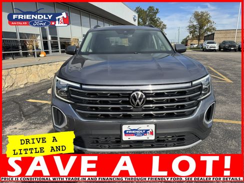 Used 2024 Volkswagen Atlas SE image 12