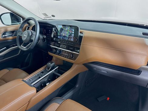 Used 2023 Nissan Pathfinder Platinum image 39