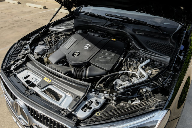 Used 2025 Mercedes-Benz GLC 300 4MATIC image 60
