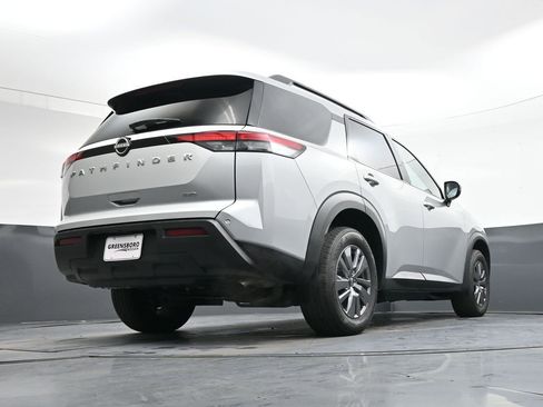 Used 2025 Nissan Pathfinder SV image 39