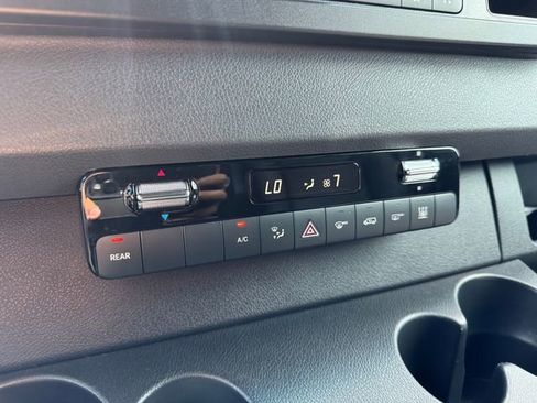 Used 2024 Mercedes-Benz Sprinter 2500 image 36