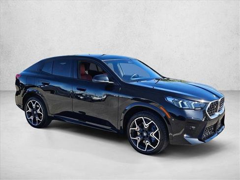 Used 2025 BMW X2 xDrive28i w/ M Sport Package AWD/4WD image 3