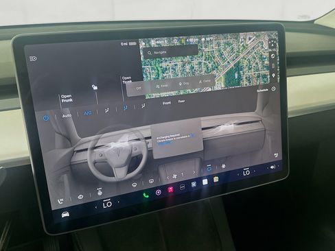 Used 2025 Tesla Model Y Long Range AWD/4WD image 23